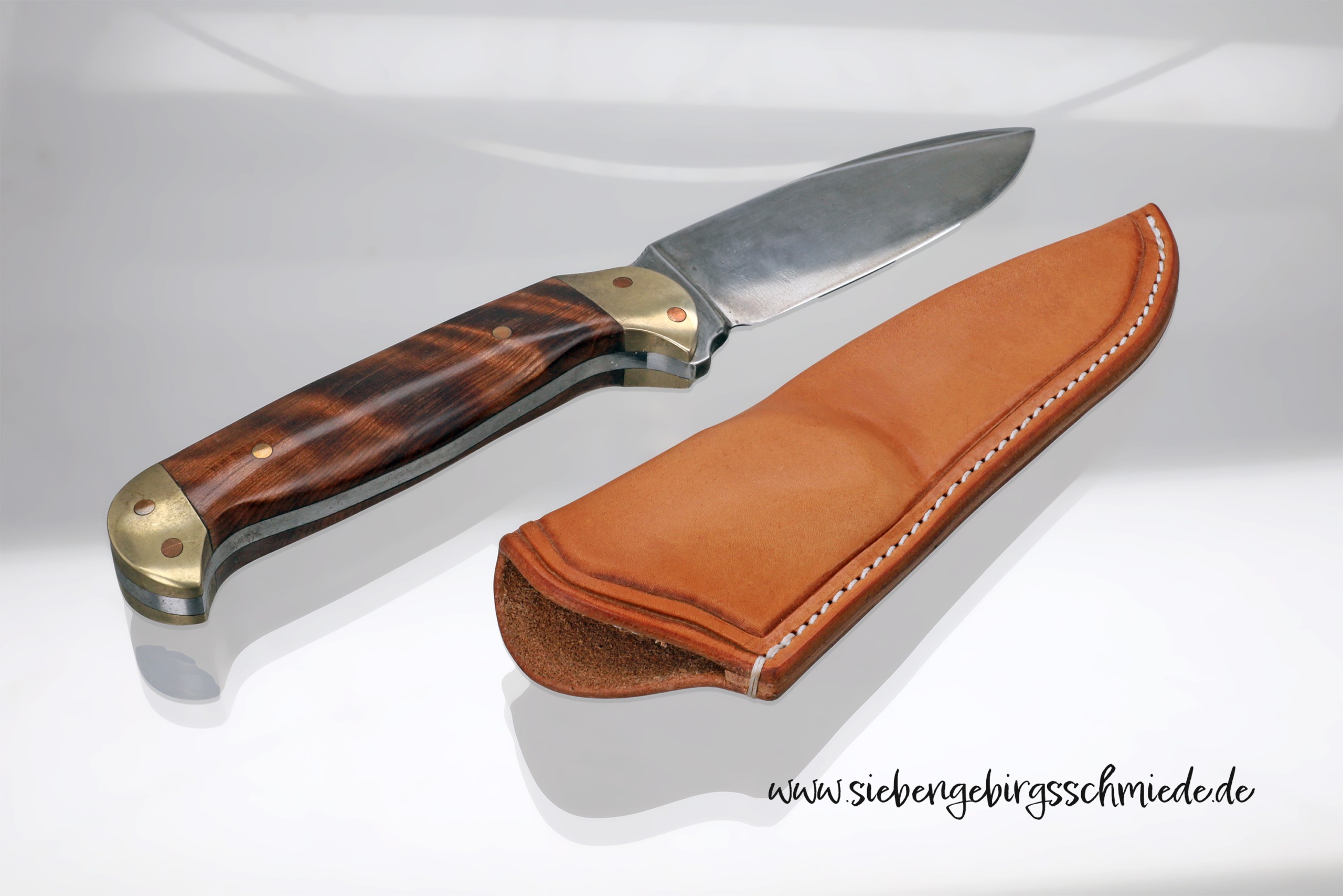 siebengebirgsschmiede.de | Damast Jagdmesser mit Lederscheide und Messing, Holzgriff 4